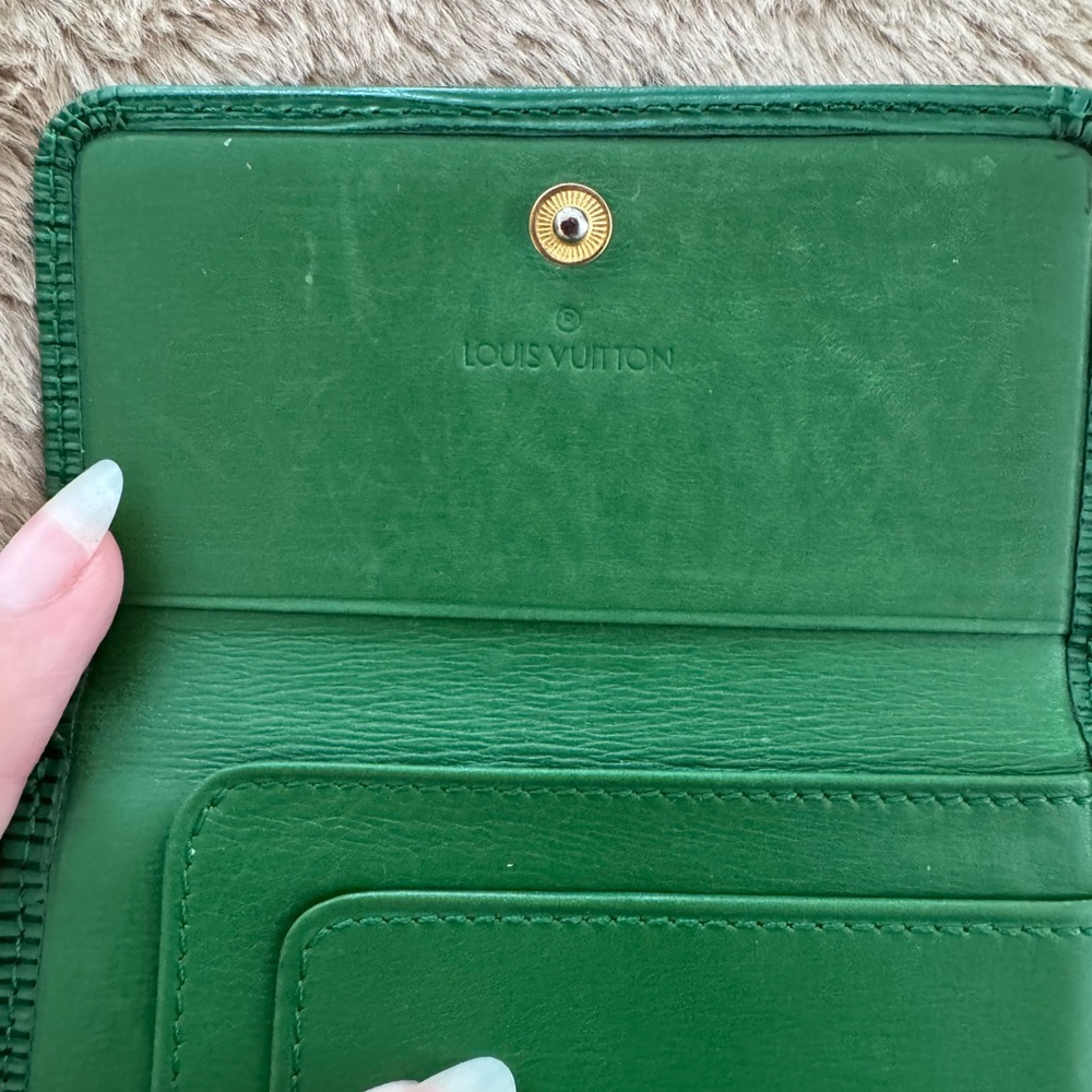 LOUIS VUITTON Green Elise Epi Leather Compact Wallet - Picture 10 of 13